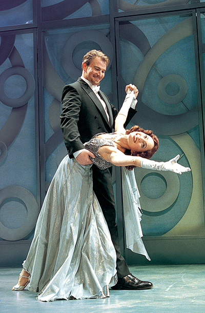 Douglas Sills and Nike Doukas in ''Much Ado About Nothing' at South Coast Repertory in 2001.